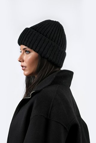 Beanie knitted from Grivette Design's knitting pattern no 001