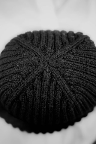 Beanie knitted from Grivette Design's knitting pattern no 001
