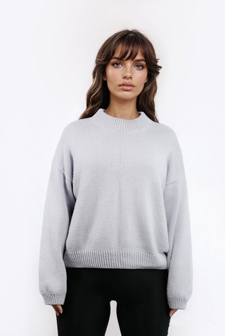 Chunky knit sweater knitted with the no 002 Knitting Pattern from Grivette Design