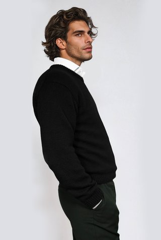 Crewneck Sweater knitted with the 003 knitting pattern from Grivette Design