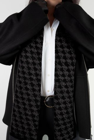 Scarf knitted with the No 006 pattern from Grivette Design