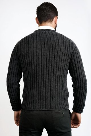 Men's V-neck Sweater knitted with knitting pattern no 007 from Grivette Design