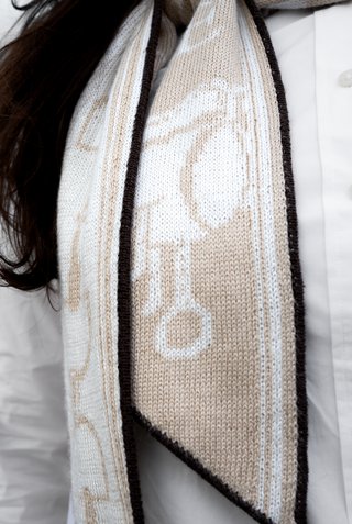 Scarf knitted from Grivette Design's knitting pattern no 012
